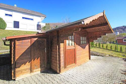 rustikales Gartenhaus mit Anbau für Gartengeräte - 