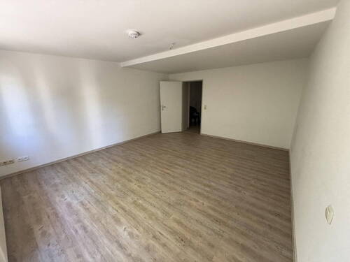 Zimmer1 - 2 Zimmer Etagenwohnung zur Miete in Naumburg (Saale)