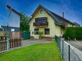Vorderseite - Einfamilienhaus mit viel Platz und Charisma in zentraler Lage