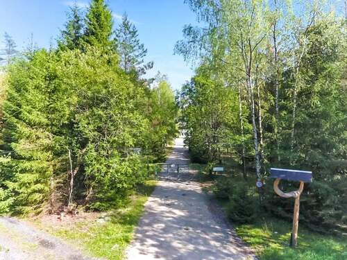 Zufahrt zum Gelände - 