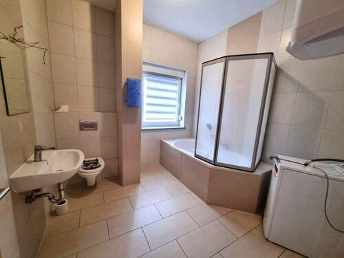 Bad - Etagenwohnung mit 82,00 m&sup2; in Amberg zur Miete