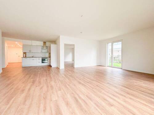 Wohn- und Essbereich - GROßZÜGIGE EG-WOHNUNG MIT TERRASSE DIREKT AM GOLFPLATZ