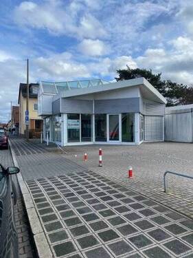 Verkaufsbüro exklusiv - Autoverkaufsplatz, Büro und 30 Parkplätze zu vermieten oder gleich kaufen ?