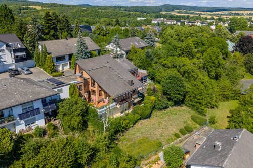Drohne_Rückseite_Seitenansicht - 7 Zimmer Einfamilienhaus zum Kaufen in Wetzlar