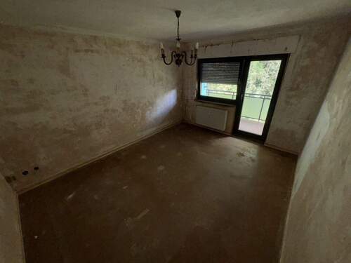 Wohnzimmer - Gemütliche 2-Zimmer-Wohnung in ruhiger Lage von Baumholder - renovierungsbedürftig und gut angebunden - mietfreie Zeit bei Eigenrenovierung [HMR-O51E0