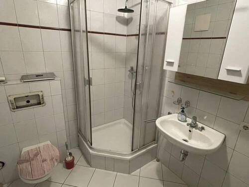 Badezimmer - 2 Zimmer Etagenwohnung zur Miete in Bad Lobenstein