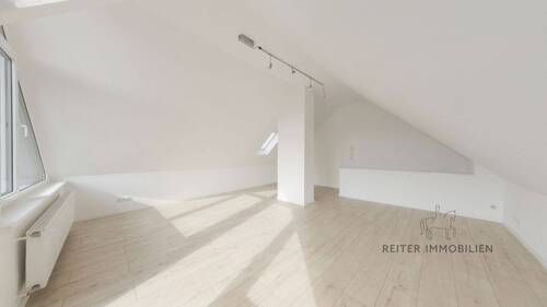 großzügige Galerie mit Balkonzugang - 