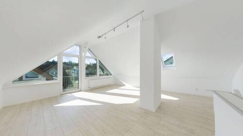 großzügige Galerie mit Balkonzugang - Fulda Neuenberg: Warum warten? Kernsaniertes Juwel in Auen-Nähe - Sofort Einziehen und genießen