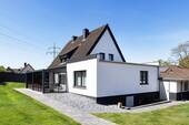 Rückansicht - Einzugsbereit, modern, exklusiv - Kernsaniertes EFH in ruhiger und idyllischer Lage!