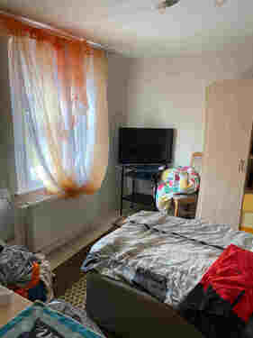 Schlafzimmer li.JPG - 