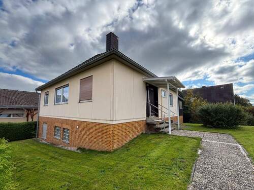 Seitenansicht - Bungalow mit 120,00 m² in Roßbach zum Kaufen