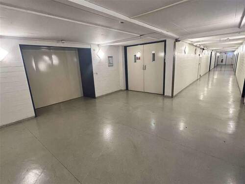 Keller Aufzug und Tor - 