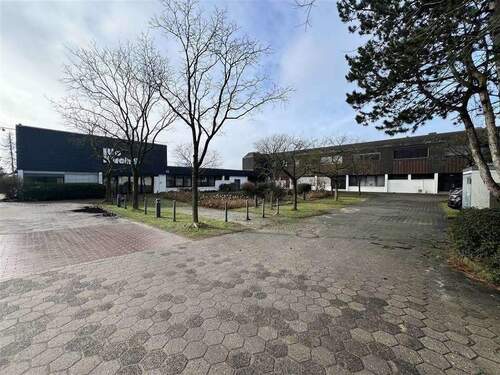 Innenhof mit Parkpätzen - ***BÜRO- UND PRODUKTIONSFLÄCHE ZU VERMIETEN***RAMELSLOH-SEEVETAL***