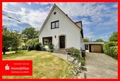 Solides Einfamilienhaus - Einfamilienhaus mit großem Grundstück und Potenzial in Lübeck-Niendorf