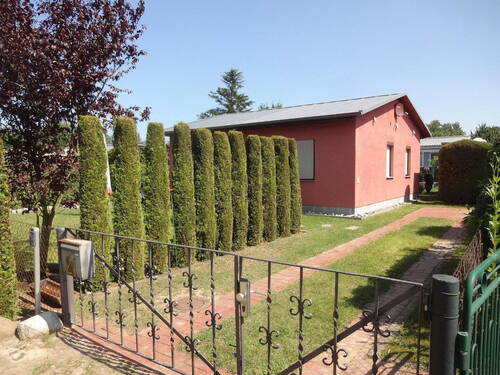 Einfahrt mit zwei Stellplätz - Mehrfamilienhaus, Wohnhaus mit 53,00 m&sup2; in Loissin zum Kaufen