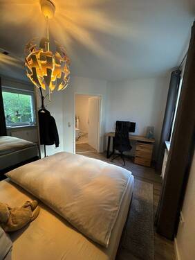 Schlafzimmer 1.JPG - 