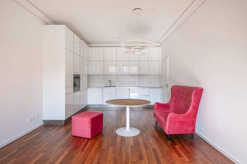 Wohn- und Essbereich mit Einbauküche - 3 Zimmer Etagenwohnung in Berlin