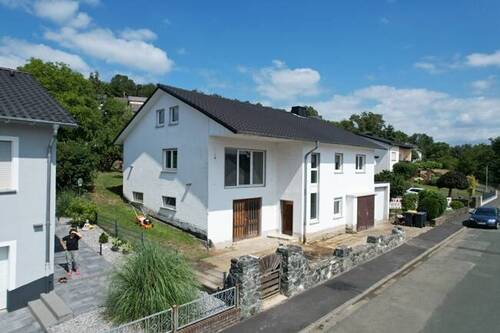 Seitenansicht 1 - 5 Zimmer Einfamilienhaus zum Kaufen in Leun / Stockhausen