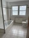 Bad mit Fenster.jpg - 