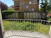 Balkon mit Ausblick in die Außenanlage - 