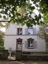 Vorderansicht mit Hauseingang - Frisch renovierte 3-Zimmer-Altbauwohnung im Paulusviertel