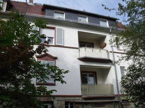 Hinteransicht mit Balkonen - 3 Zimmer Etagenwohnung zur Miete in Darmstadt