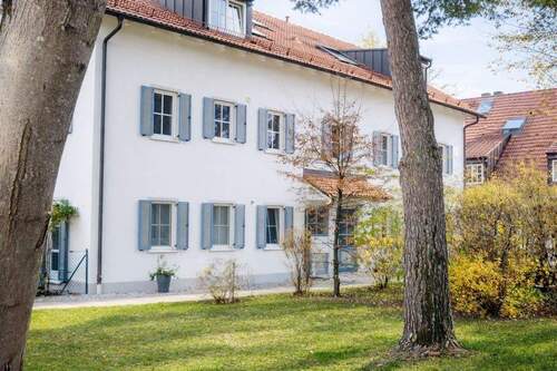 Haus - Kreative Dachgeschosswohnung mit Balkon - ruhig und zentral in München-Daglfing