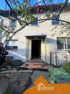 Eingangsbereich - Einfamilienhaus mit Garten und Stellplatz