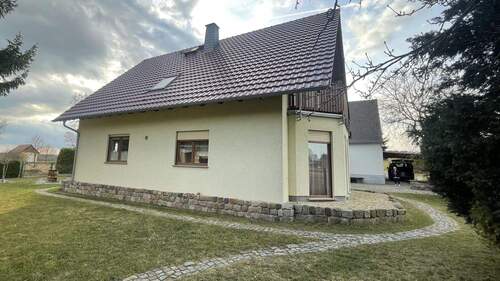 Ansicht vom Garten - 5 Zimmer Einfamilienhaus in Oßling