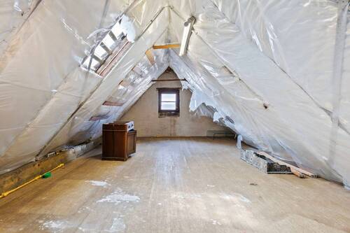 Zimmer im Dachboden - nicht ausgebaut - 