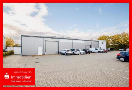 Halle mit Bürotrakt rechts - Hochwertige Halle mit angebautem Bürogebäude in Travemünde zu verkaufen - frei nach Vereinbarung!