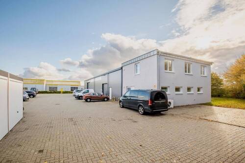 Ansicht Bürotrakt - Halle in Lübeck zum Kaufen