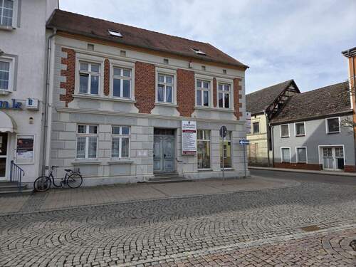 Vorderansicht - 1 Zimmer Mehrfamilienhaus, Wohnhaus zum Kaufen in Loitz