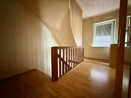 Obergeschoss: Flur / Treppenlauf - 