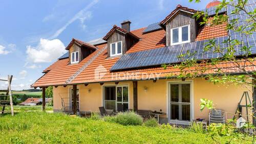 Außenansicht 3 - Idyllische und gut angebunden: familiengerechtes Einfamilienhaus mit Pelletheizung und Photovoltaik