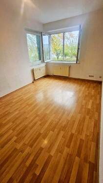 Zimmer 1 - 3 Zimmer Etagenwohnung zur Miete in Leipzig