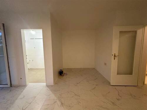 Wohnzimmer - 1 Zimmer Etagenwohnung zum Kaufen in Erkrath