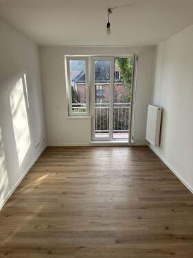 Schlafzimmer 1 - Moderne 3-Zimmer-Wohnung (79,5 m²) inkl. Einbauküche, Kellerraum und Südbalkon