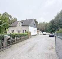 Achtung, Unternehmer: Saniertes Haus mit Werkhallen, Garage und großem Grundstück! - Oberhausen Schwarze Heide