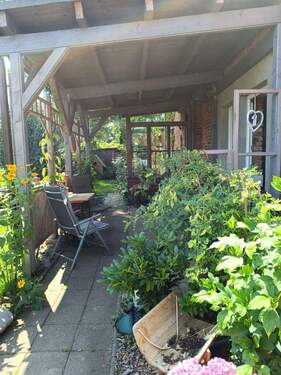 Terrasse vor dem Hintereingang - 9 Zimmer Einfamilienhaus in Schönfeld