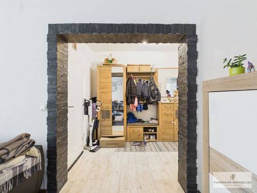 Blick vom Wohn-/Essbereich zur Diele - 4 Zimmer Etagenwohnung zum Kaufen in Saarbrücken