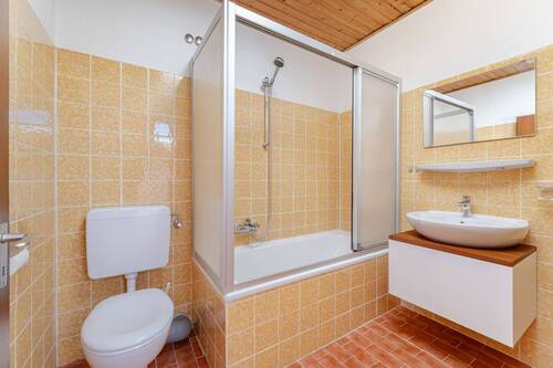 Bad im Dachgeschoss - 