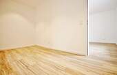 Ankleidezimmer mit Zugang zum Schlafzimmer - 