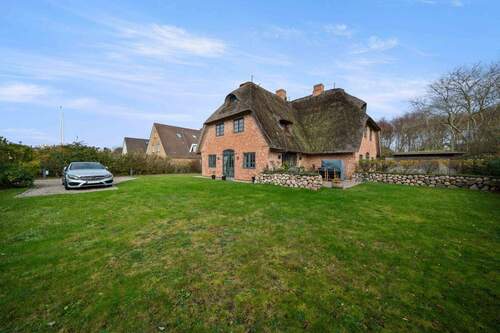 Außenansicht - Hochwertige Doppelhaushälfte unter Reet in List