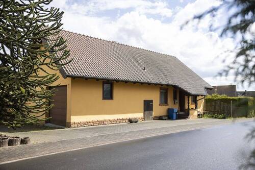 Vorder-/Seitenansicht - 4 Zimmer Einfamilienhaus zum Kaufen in Neuheilenbach