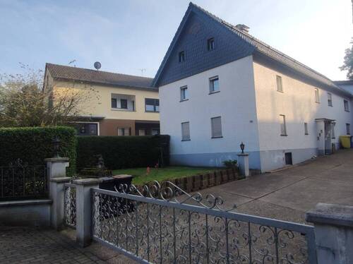 Hof mit Tor - 1 Zimmer Einfamilienhaus in Schmidtheim