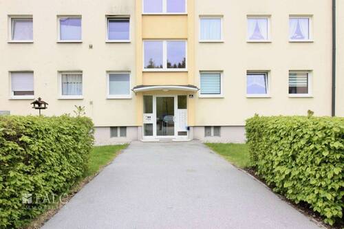 Gebäudeeingang - 3 Zimmer Etagenwohnung in Hausham