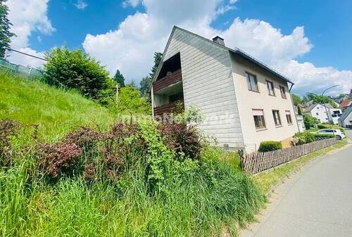 Außen seitlich - 8 Zimmer Mehrfamilienhaus, Wohnhaus zum Kaufen in Schwarzenbach am Wald / Meierhof