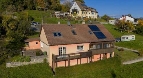 Luftaufnahme Süd - Toplage mit Traumaussicht auf Stühlingen - Einmaliges EFH mit Einliegerwohnung, Garten und Garage