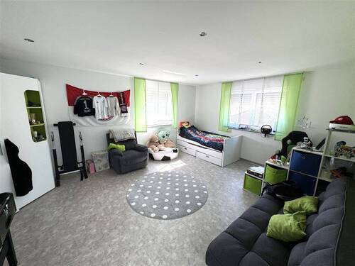 großzügiges Kinderzimmer - 